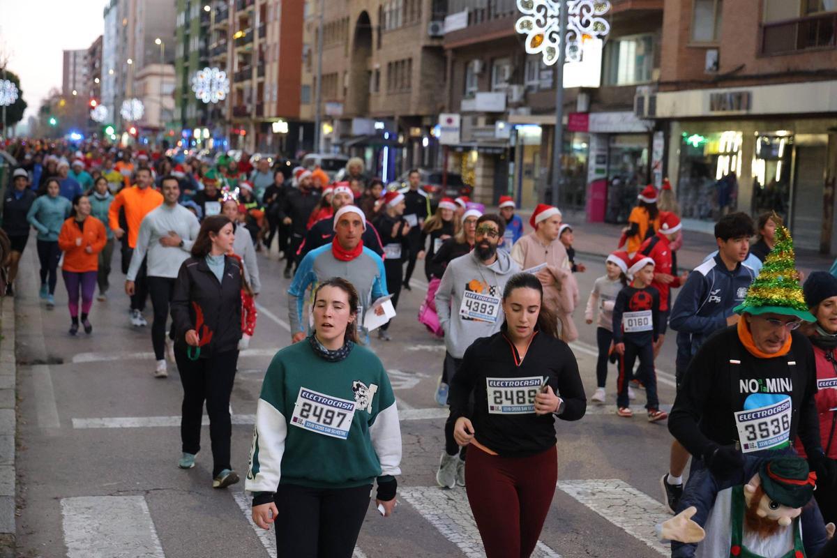¡Búscate en las imágenes de la San Silvestre de Cáceres!