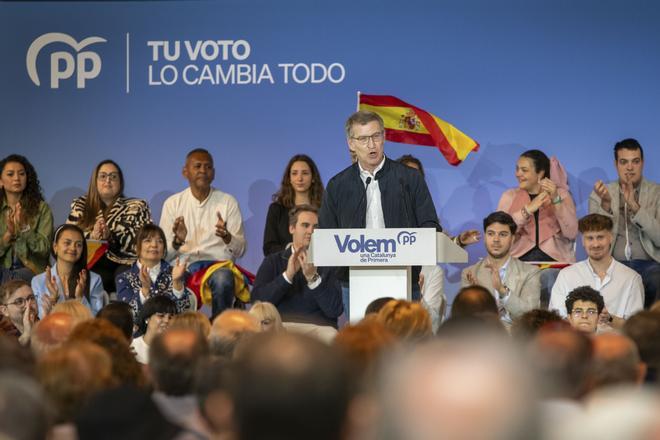 Alberto Núñez Feijóo, este domingo, en un acto de campaña en Lleida.