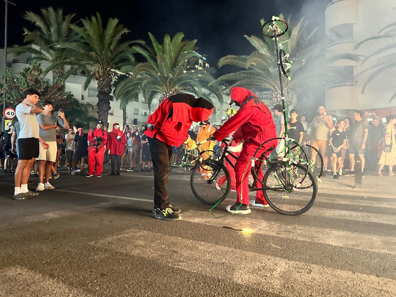 Multitudinario correfoc en las fiestas de El Campello