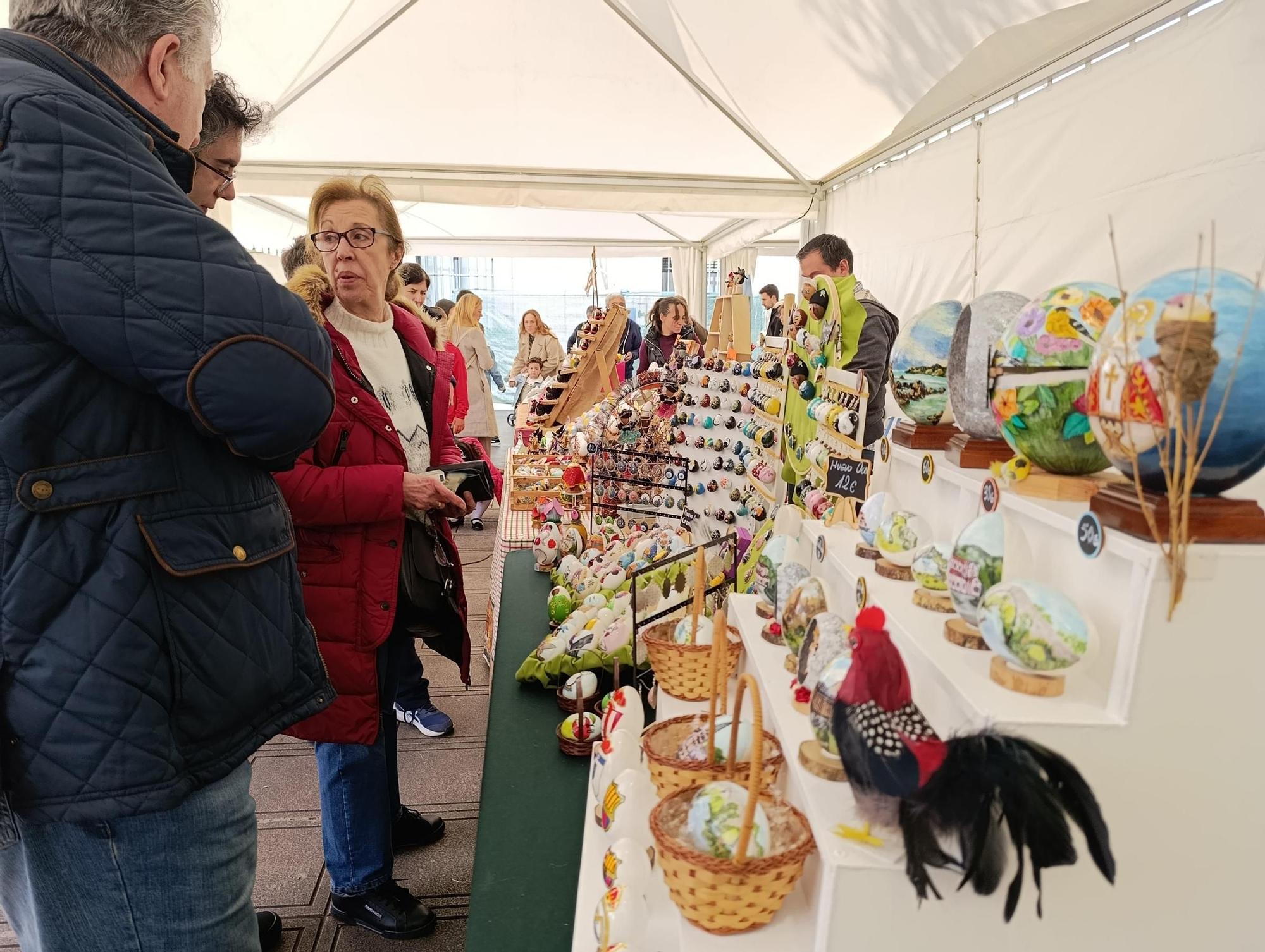 Gran ambiente en la tercera jornada de mercado de Güevos Pintos