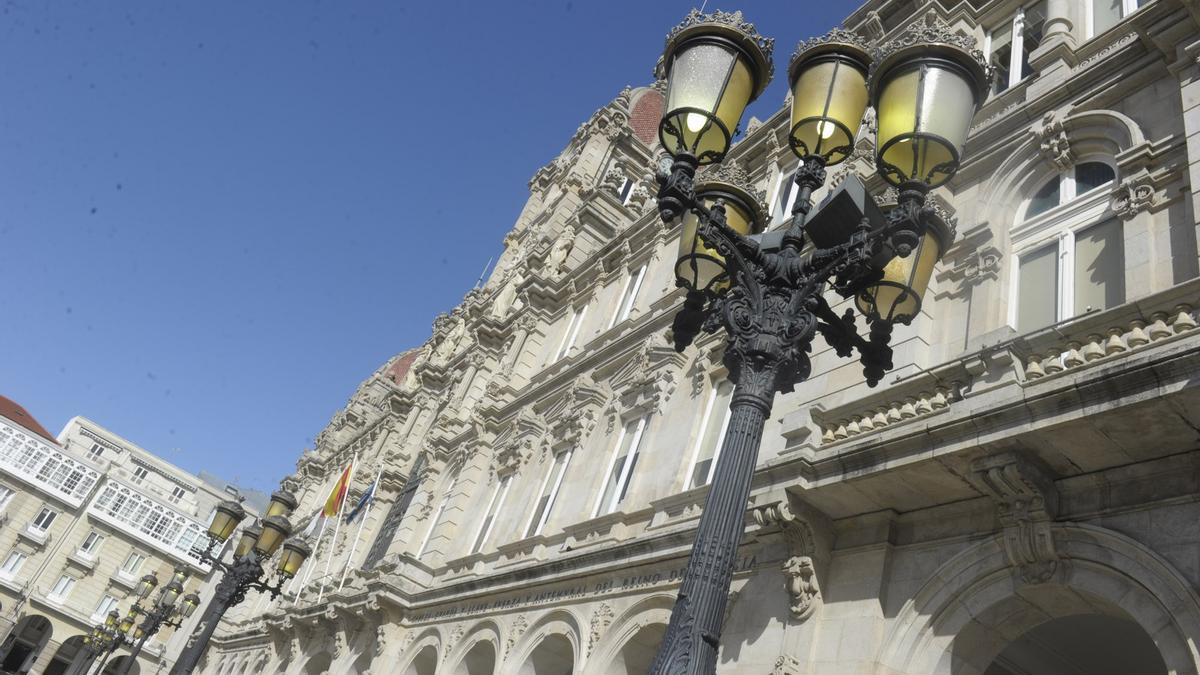 El Palacio Municipal, en la plaza de María Pita, es la sede del Ayuntamiento de A Coruña.