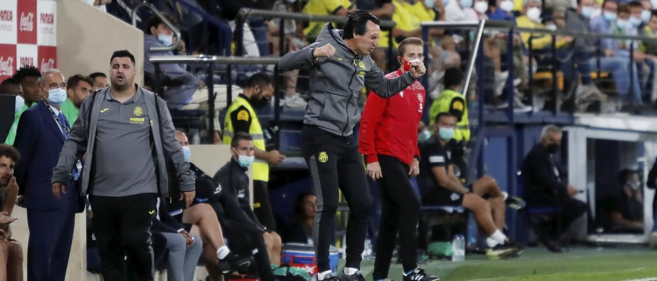 Unai Emery celebra un gol del Villarreal ante el Elche.