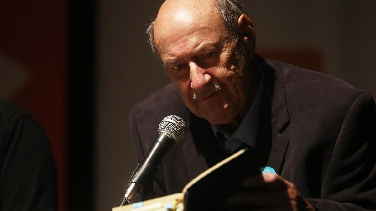 Muere el escritor chileno Antonio Skármeta, recordado por 'El cartero de Neruda'