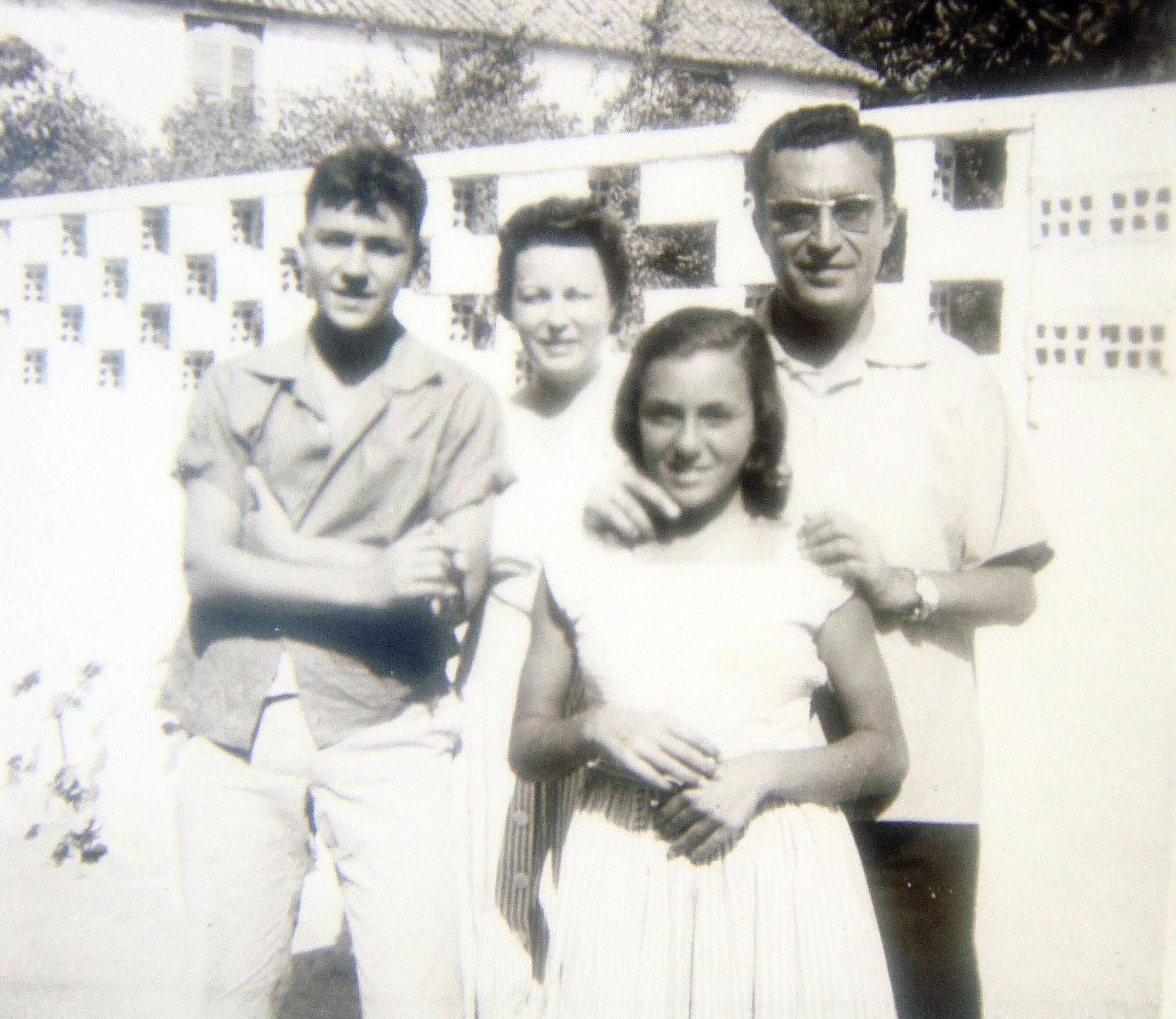 Con su mujer, Matilde y sus dos hijos, Francisco y Matilde.