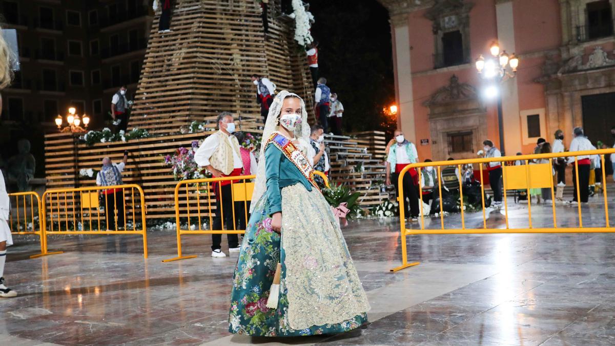 Búscate en el primer día de la ofrenda por la Calle Caballeros de las 21:00 a las 22:00