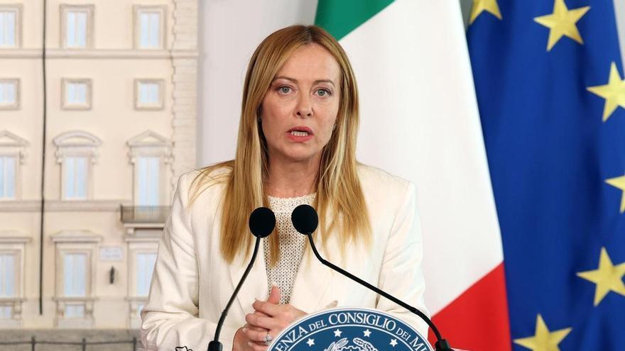 Mano dura en la retórica, alivio en las cárceles: Meloni aprueba una ley para que condenados por delitos leves cumplan la pena fuera de prisión en Italia