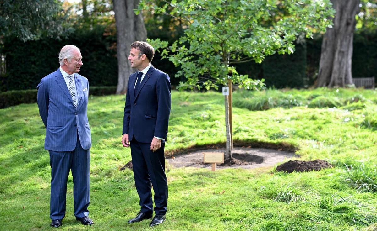 Carlos III y Emmanuel Macron durante la primera visita de Estado del monarca a Francia Carlos III y Emmanuel Macron durante la primera visita de Estado del monarca a Francia