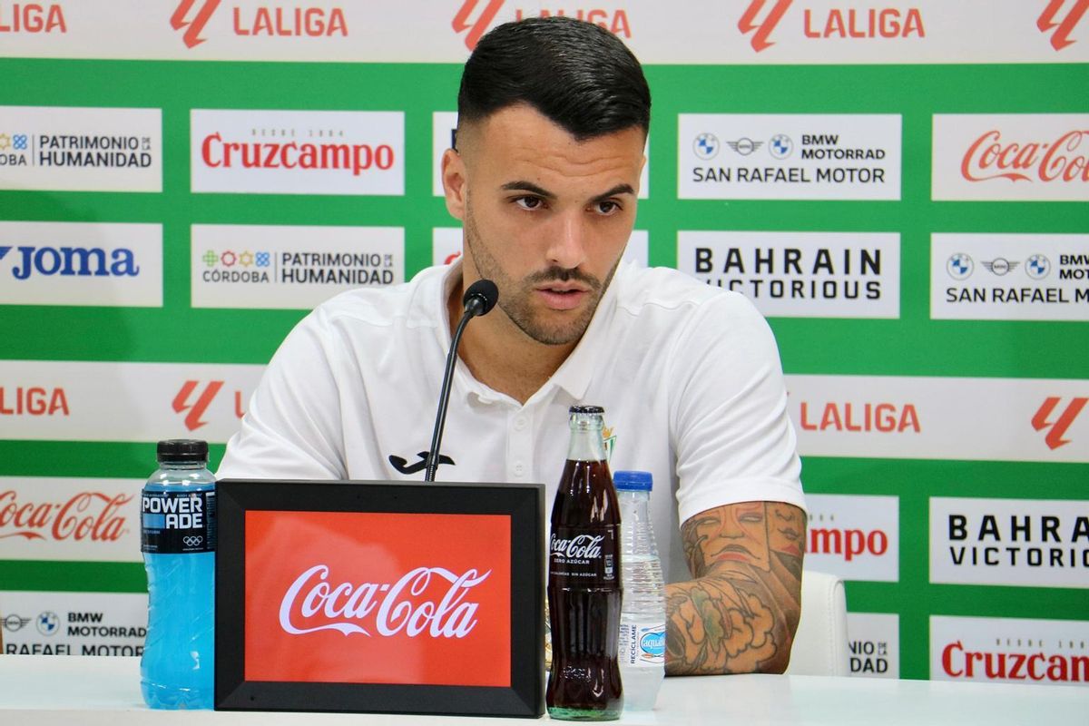 Álex Martín hace sus primeras declaraciones como jugador del Córdoba CF.