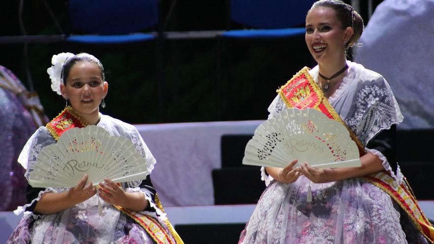 La suerte del abanico convierte a Lucía y Soraya en reinas de las fiestas de Novelda