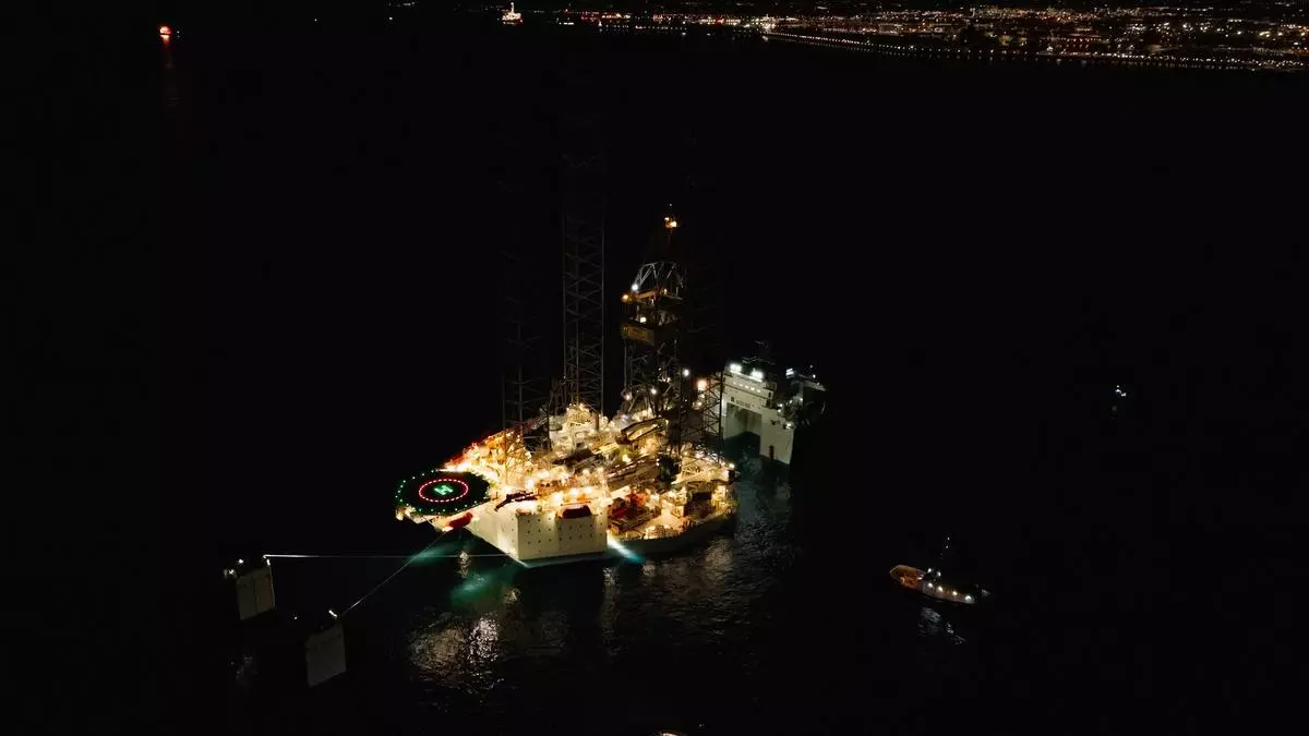 Enagás inicia el proceso de sellado de los pozos del Castor tras la descarga de la plataforma en Tarragona