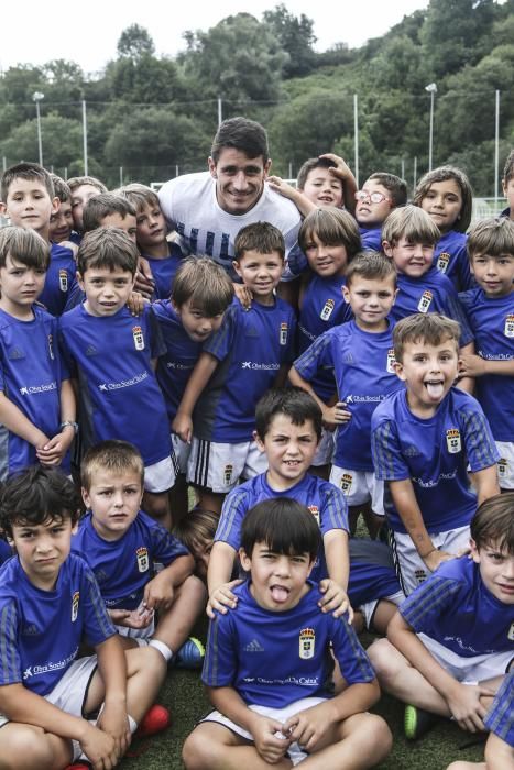 Saul Berjón visita el Campus del Real Oviedo