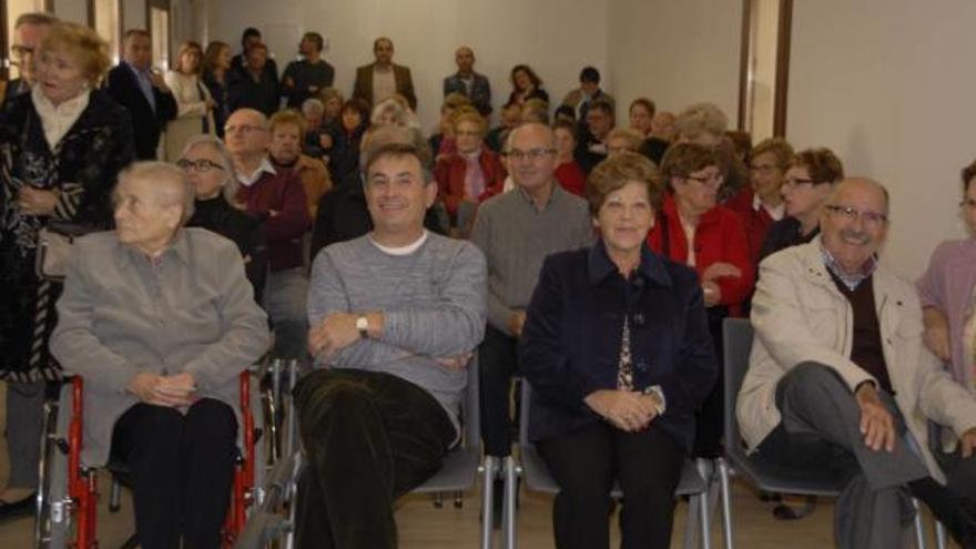 La sala principal donde se llevó a cabo el acto inaugural estaba llena de ciudadanos.