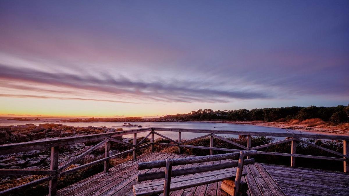 Parece las Seychelles, pero está a una hora de Santiago: el sendero gallego que sorprende a National Geographic
