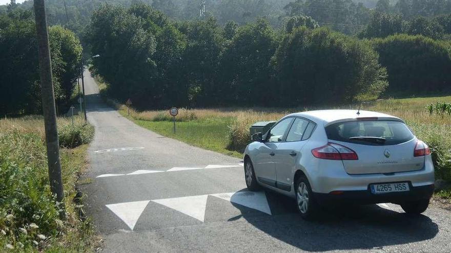 Uno de los nuevos &quot;lombos&quot; recién instalados en Santa María de Xeve. // Rafa Vázquez