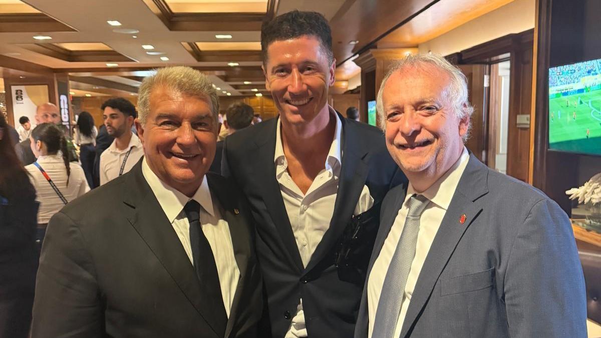Lewandowski vibró con España y se reencontró con Laporta