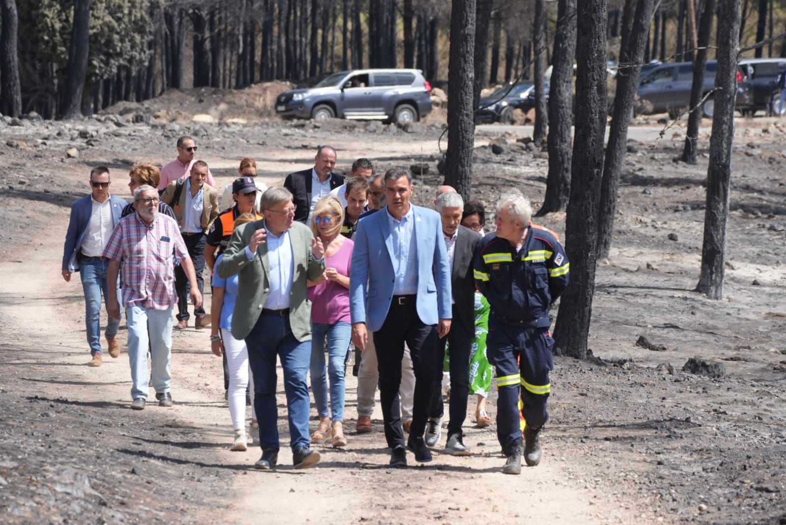 Las imágenes de la visita de Pedro Sánchez a la zona del incendio de Bejís