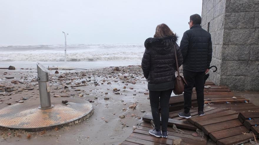 Imágenes del impacto de uno de los fuertes temporales sufridos por la playa de Nules.