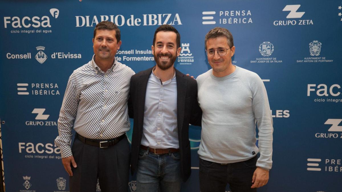 El concejal en Sant Antoni José Ramón Martín (izquierda), Javier Torres y Roberto Algaba.