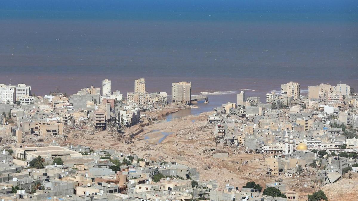 Una vista general de Derna, al este de Libia, días después de que la tormenta Daniel trajera fuertes lluvias a la zona que provocaron el colapso de dos presas y una inundación repentina que mató a miles de personas.