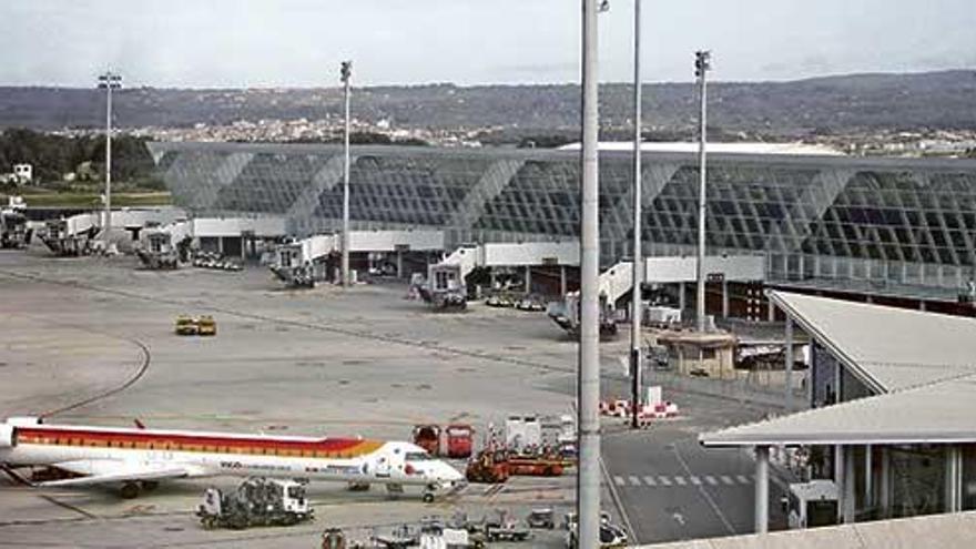 Vista de la terminal del aeropuerto de Son Sant Joan.