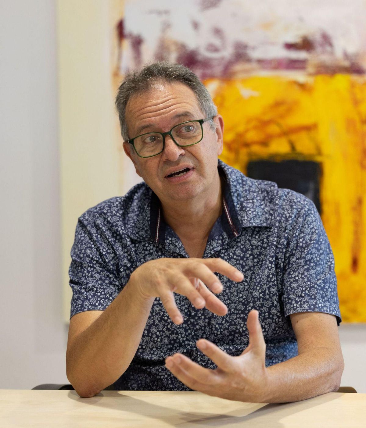 Pere Lomas, en otro momento de la entrevista. | VICENT MARÍ