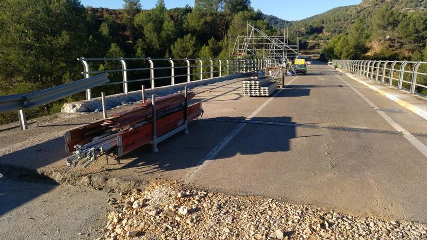 Obras de mejora de la carretera de Cheste a Pedralba.
