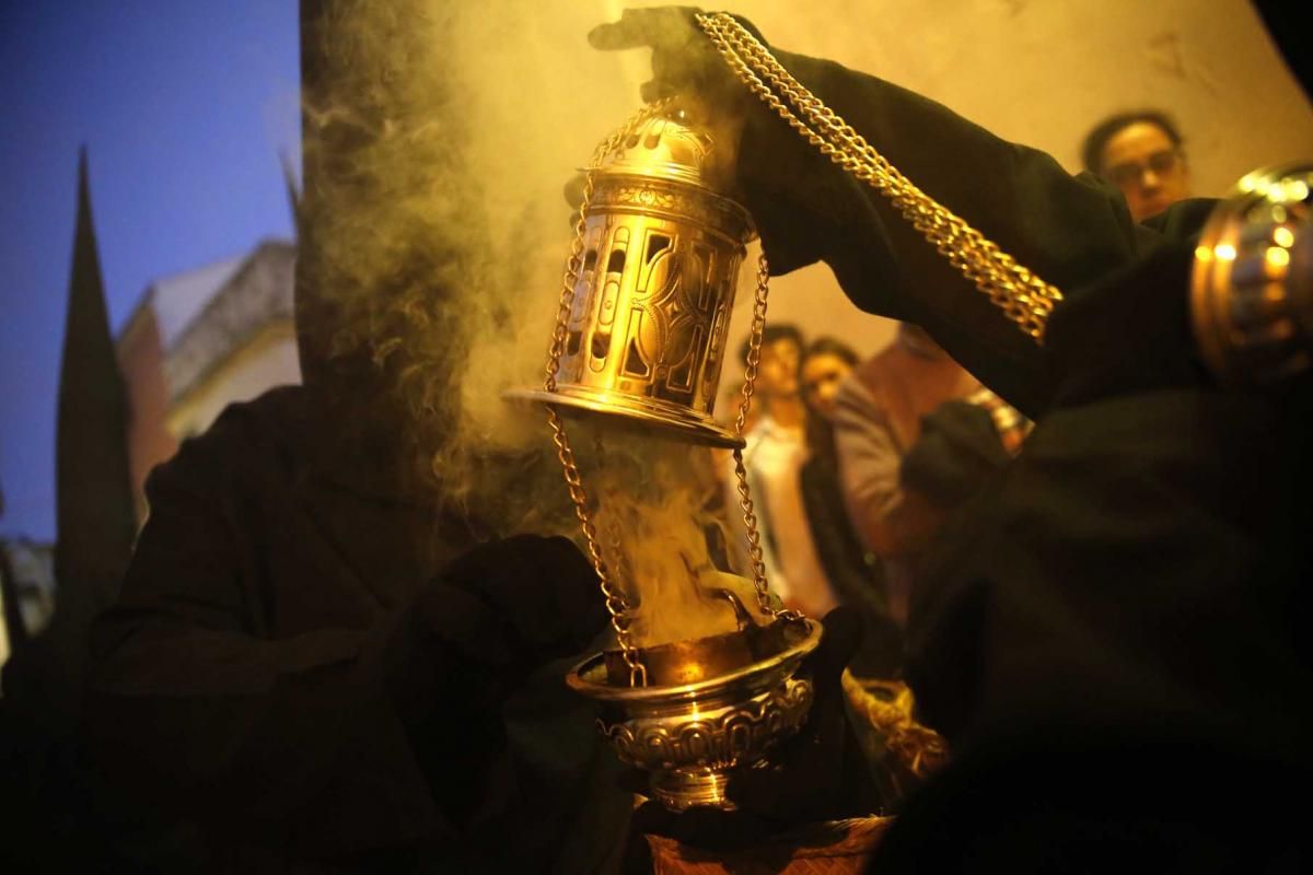 El Vía Crucis enseña el recogimiento de la Semana Santa cordobesa