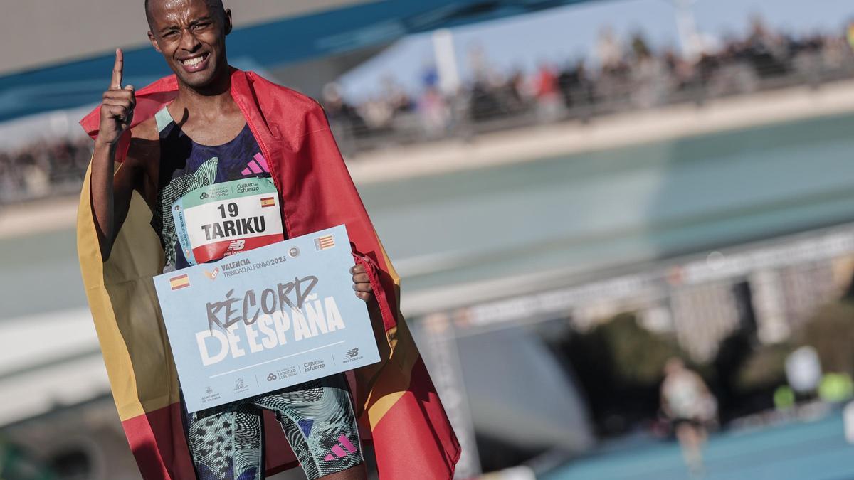 Tariku Novales, tras reventar el récord de España del Maratón en Valencia.