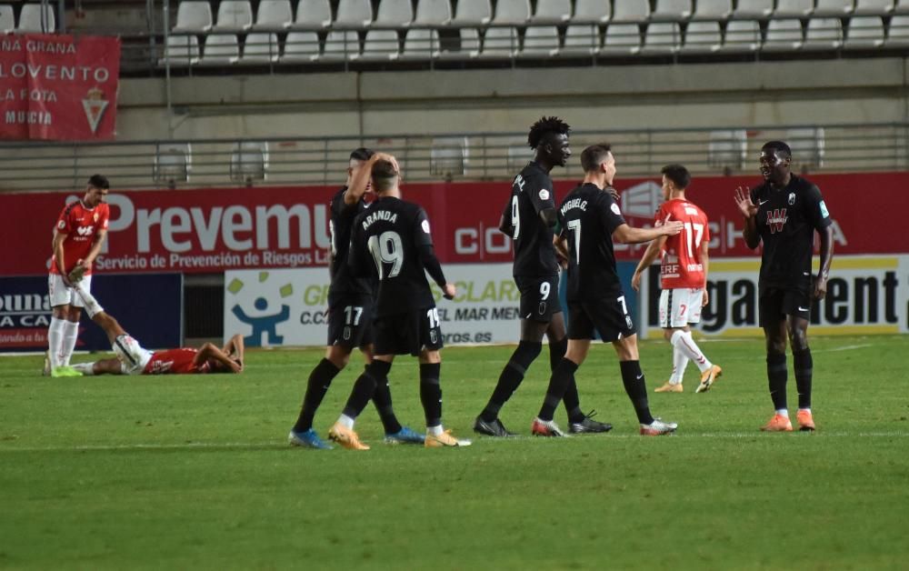 El Real Murcia se confía y pierde ante el Granada B (1-2)