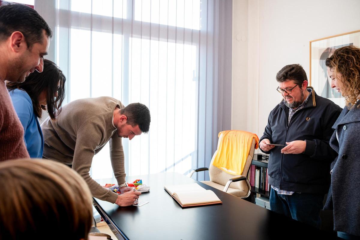 Homenaje de Bellreguard a su deportista más ilustre, Quique Llopis Doménech