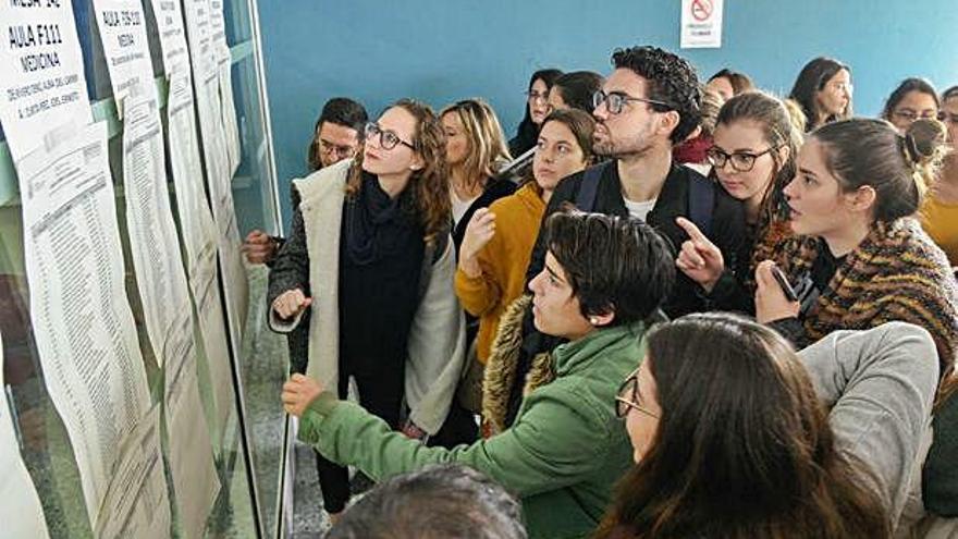 Aspirantes de los últimos exámenes de formación sanitaria especializada celebrados en Las Palmas de Gran Canaria .