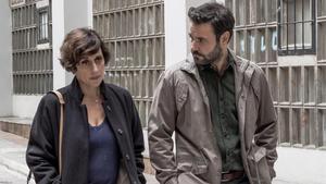 Clara Segura y Miquel Fernandez, en una escena de la serie ’Nit i dia’.