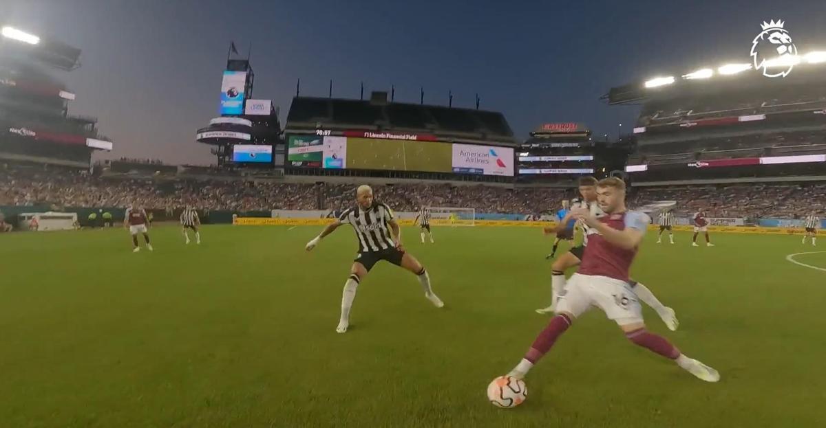 Cámara insider que lleva el jugador Tielemans en un amistoso de pretemporada.