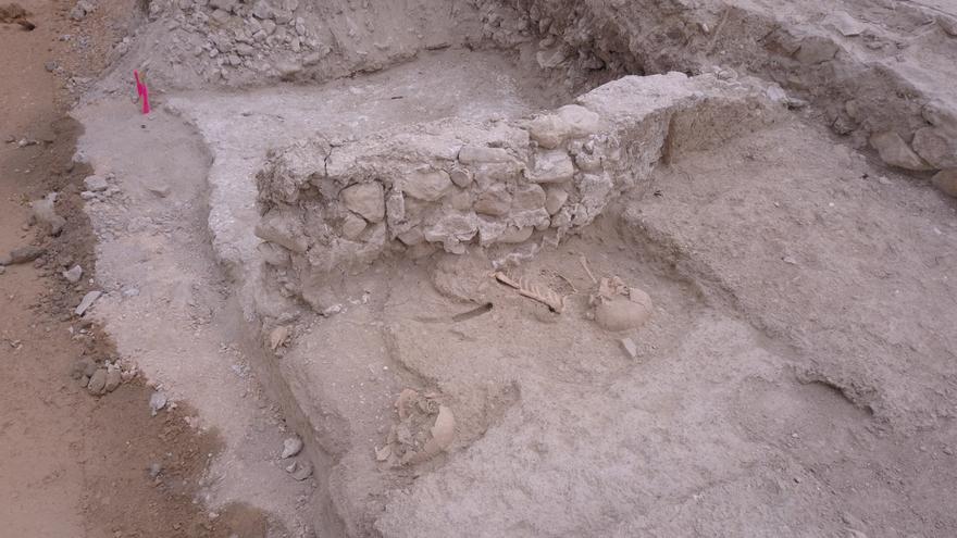 La excavación de la necrópolis morisca de Elda eleva a veinte las fosas descubiertas