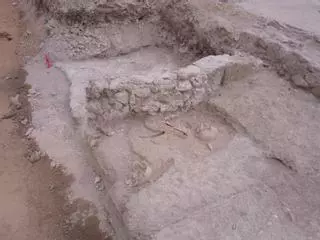 La excavación de la necrópolis morisca de Elda eleva a veinte las fosas descubiertas