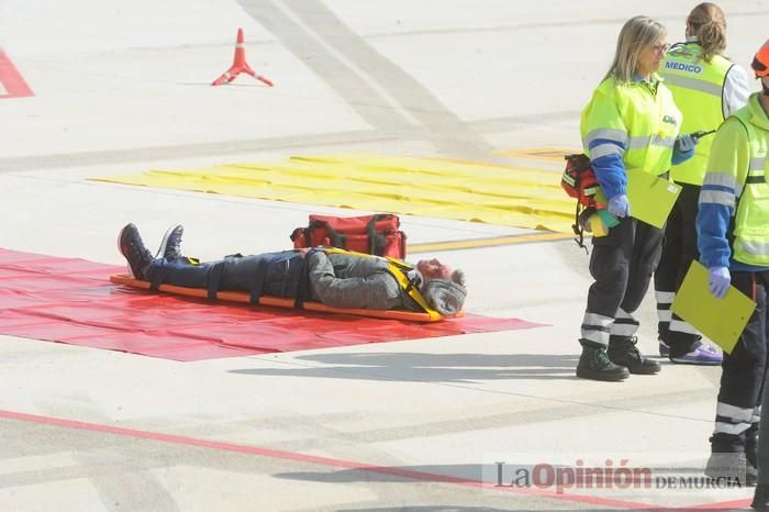 Simulan un accidente aéreo en aeropuerto