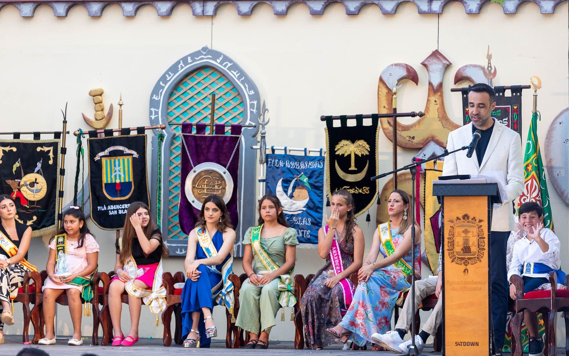Los Moros y Cristianos de San Blas arrancan con la presentación de cargos y el Pregón