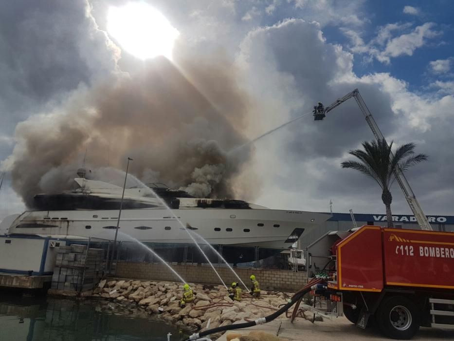 Arde un yate en el puerto pesquero de Alicante