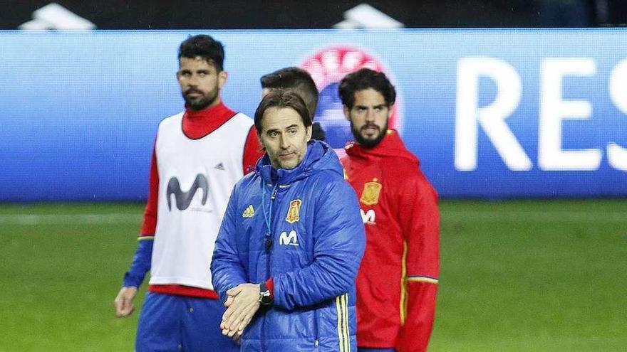 Julen Lopetegui, ayer, en El Molinón.