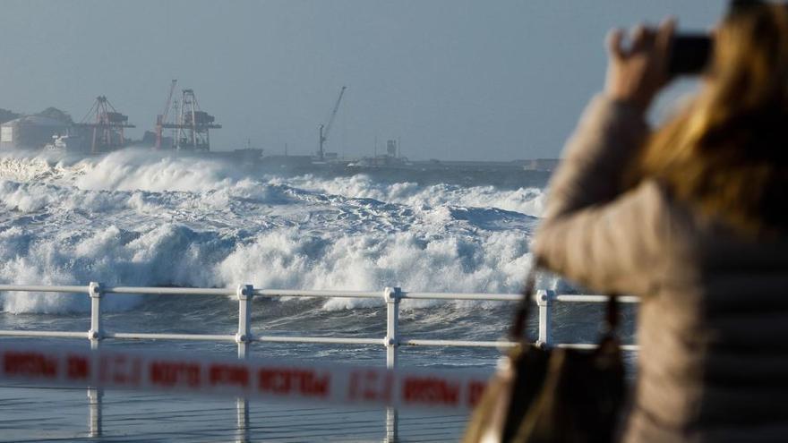 Vientos en Asturias de hasta 100 kilómetros por hora, alerta la Aemet