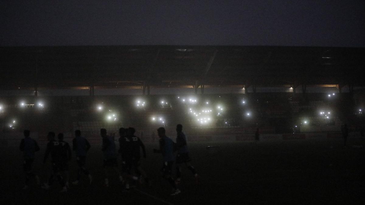 Apagón en el estadio Ruta de la Plata durante el Zamora CF y la Real Sociedad.