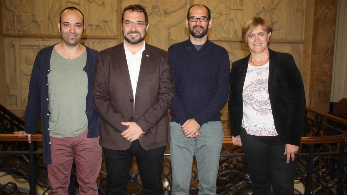 Socios del ejecutivo de Sabadell: Joan Berlanga (UpC),  Juli Fernàndez (ERC), Maties Serracant (Crida per Sabadell) y Marisol Martínez (Guanyem Sabadell