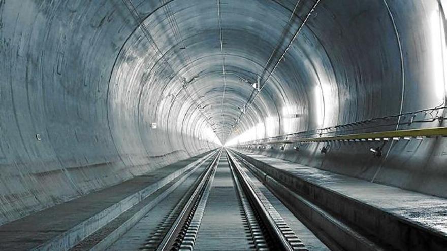 El túnel base de Sant Gotard bat rècords de longitud i profunditat