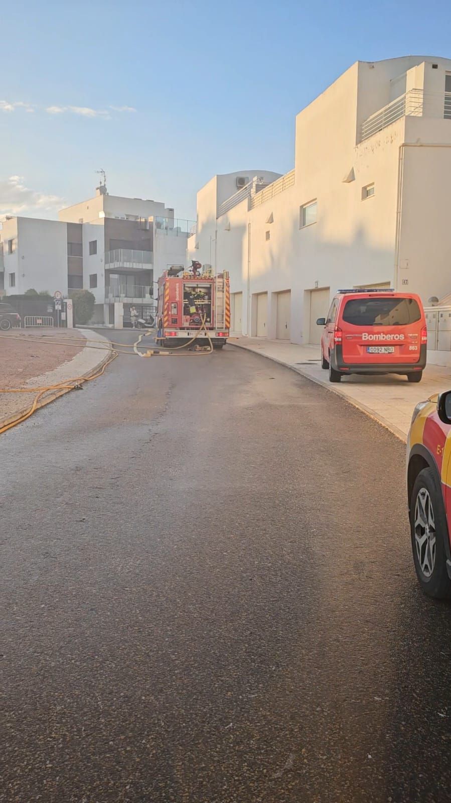 Las llamas del incendio en Orihuela Costa