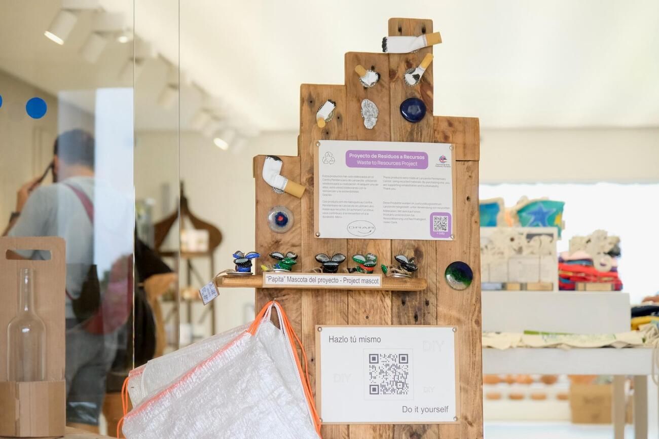 Internos de la cárcel de Lanzarote participan en un proyecto de reciclaje de la basura de los Centros Turísticos