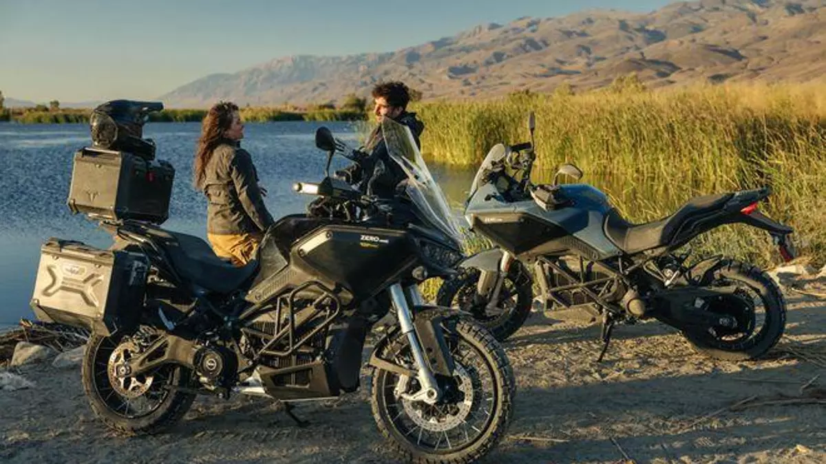 Guía para equiparte bien este verano al viajar en moto