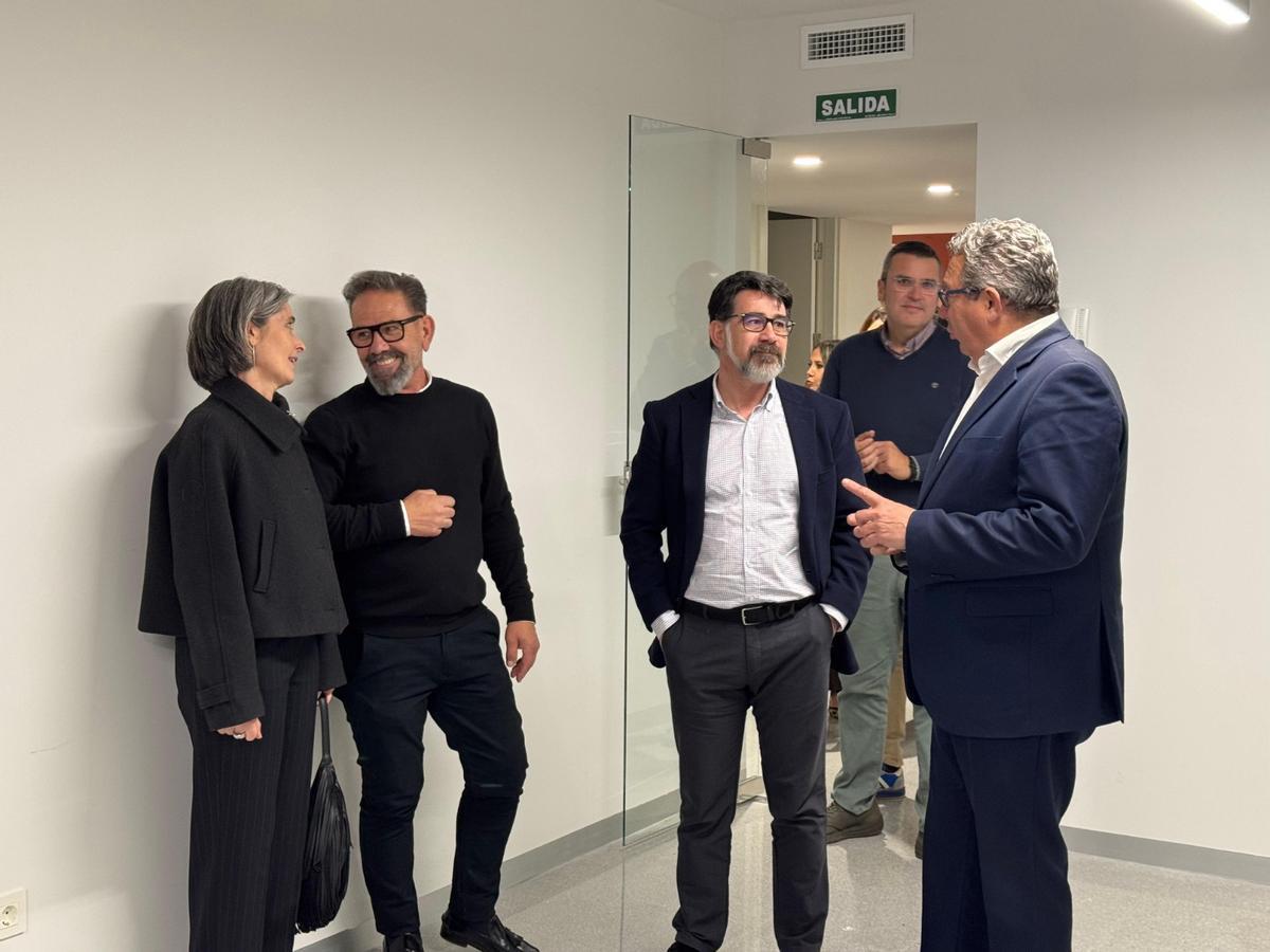 Un momento de la visita al Casal de San Vicente