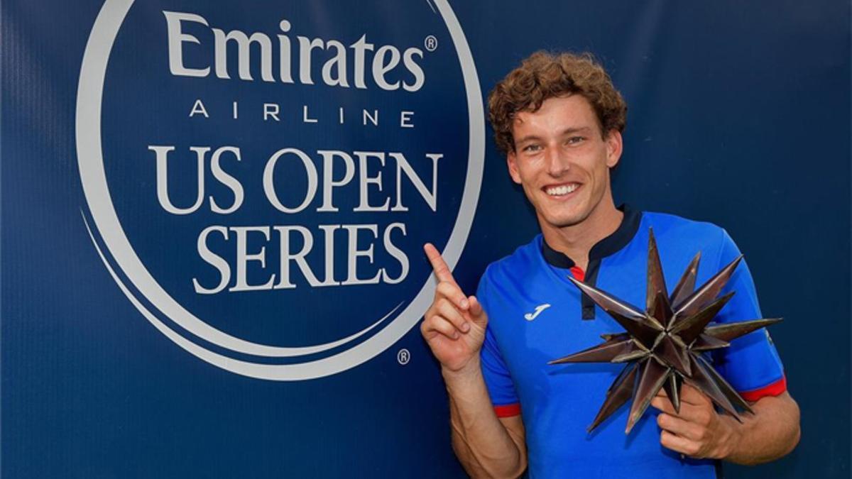 Pablo Carreño lució orgulloso su trofeo