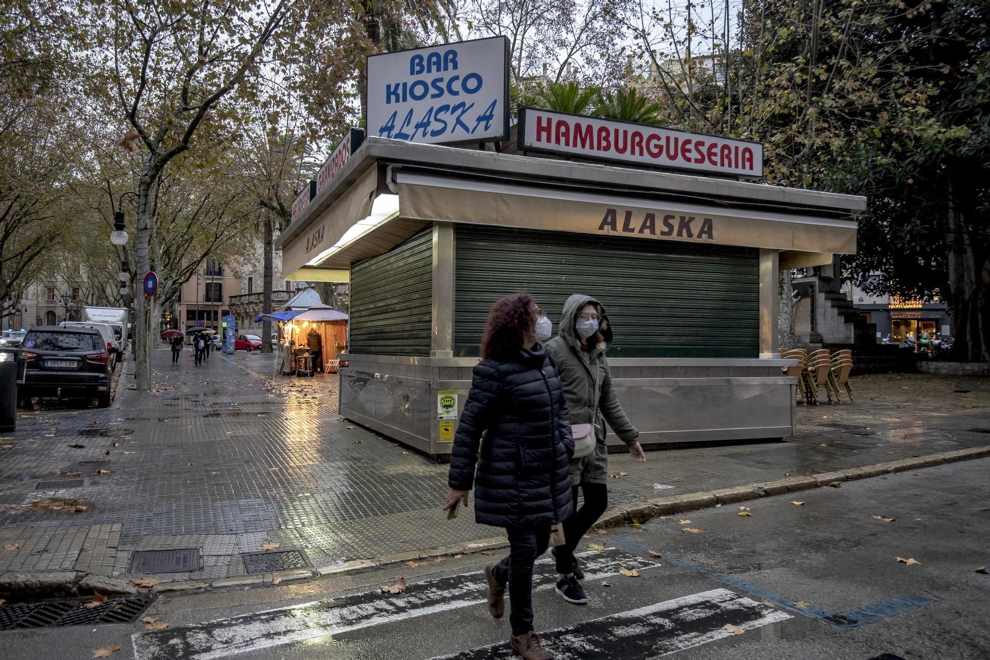 Las fotos del histórico Bar Alaska de Palma, cuyo futuro depende de la reforma de la Plaza del Mercat