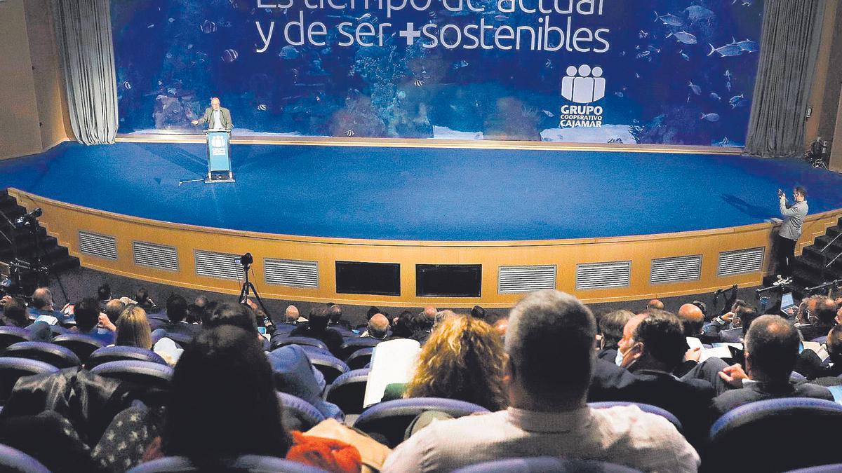 La presentación del libro en el Auditorio Mar Rojo del Oceanogràfic de la capital del Turia contó con un gran volumen de asistentes.